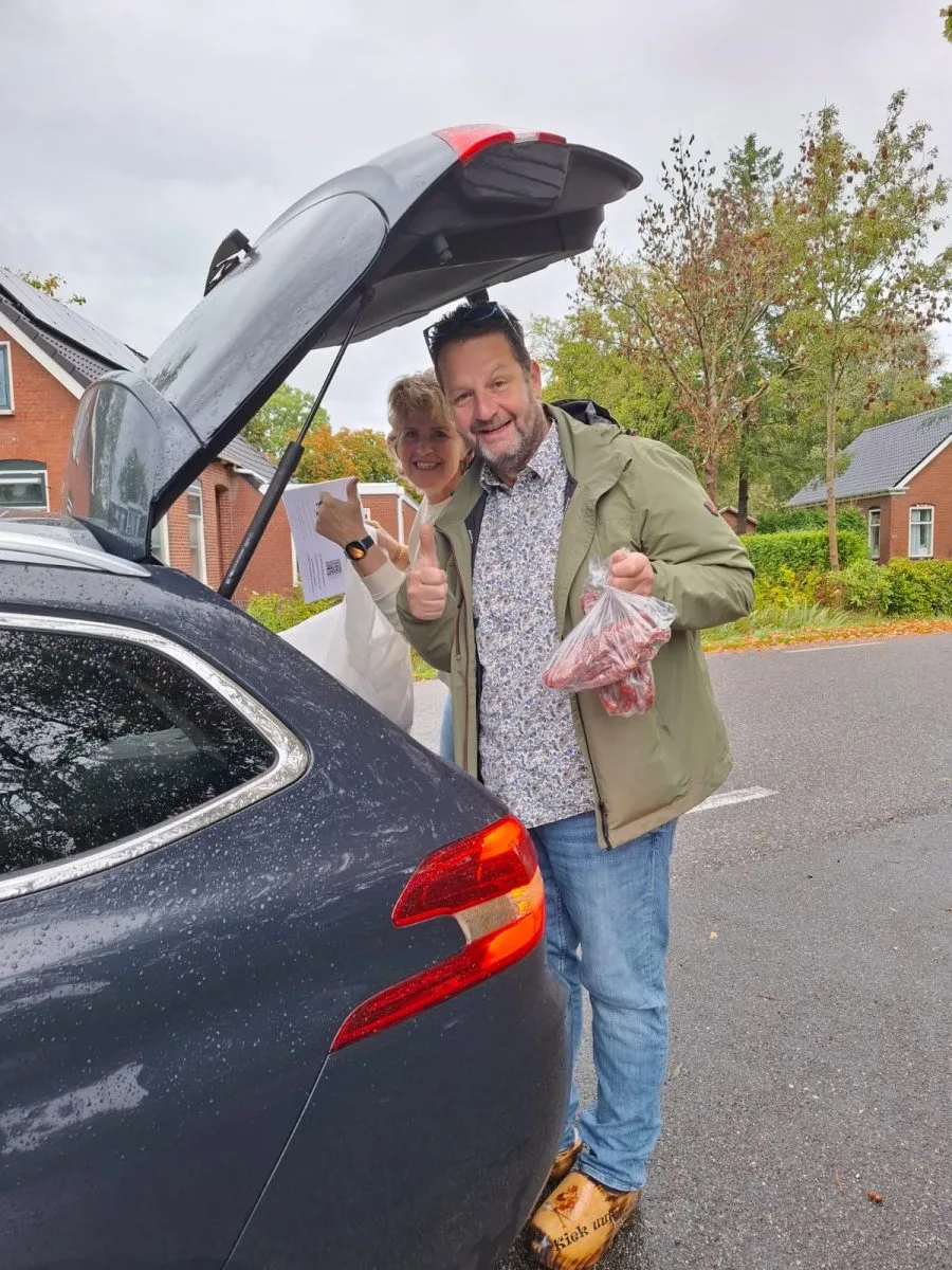 De jaarlijkse worstenactie van Wees Kwiek