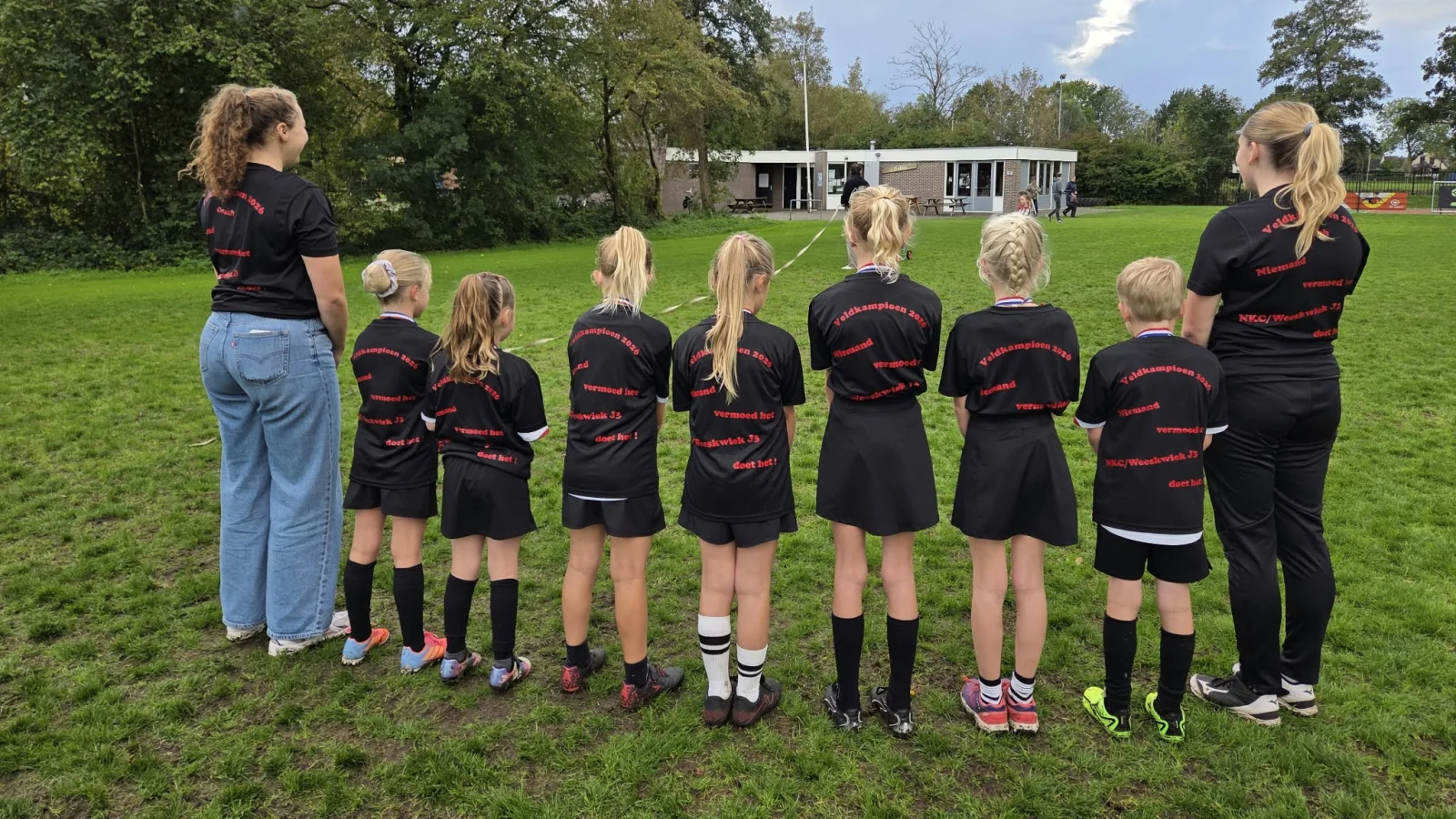 J3 onverslagen kampioen